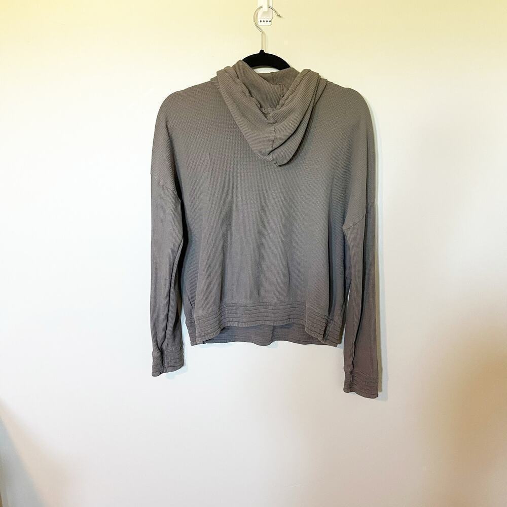 Pact Organic Cotton. Gray Hoodie with White Drawstrings. - Picture 2 of 9